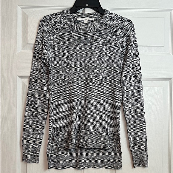 Veronica Beard Sweaters - Veronica Beard White and Black Patterned Sweater - Women’s Size M - Contemporary